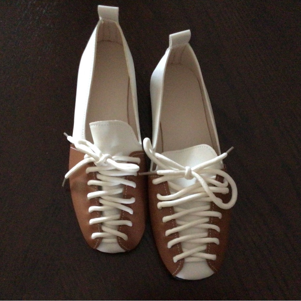 NEW-Women’s Flats Size 39(8)